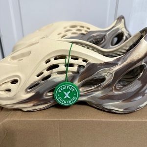 Yeezy Foam RNNR MX Cream Clay